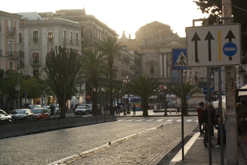 Catania Crossing B&B - Rooms & Comforts Esterno foto
