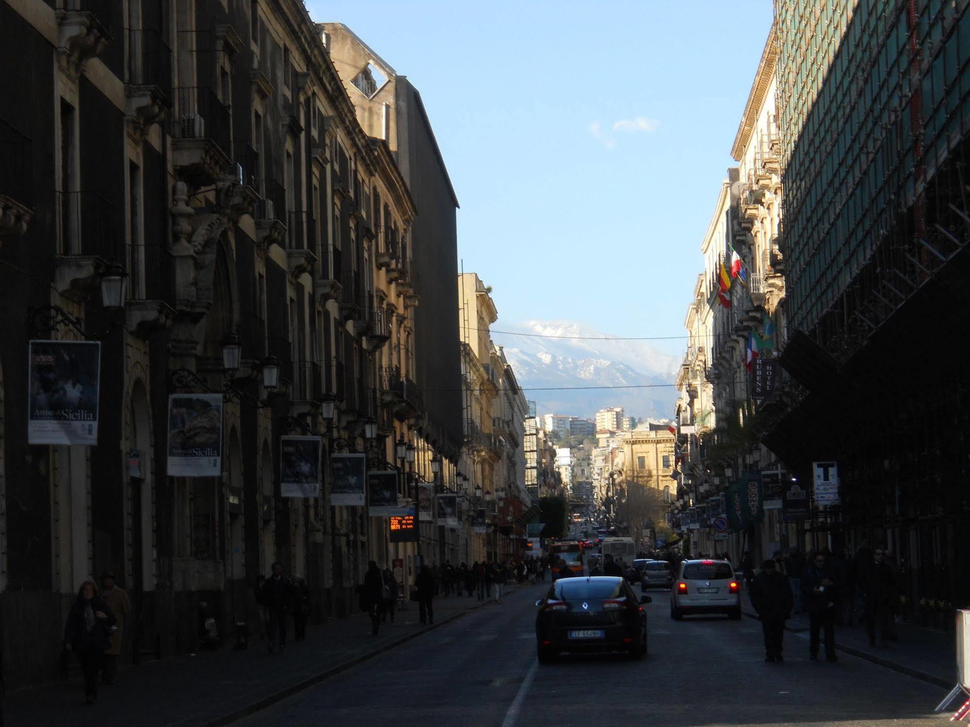 Catania Crossing B&B - Rooms & Comforts Esterno foto